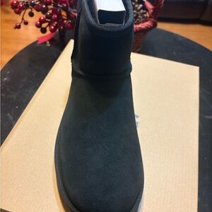 UGG Women Classic Short 2